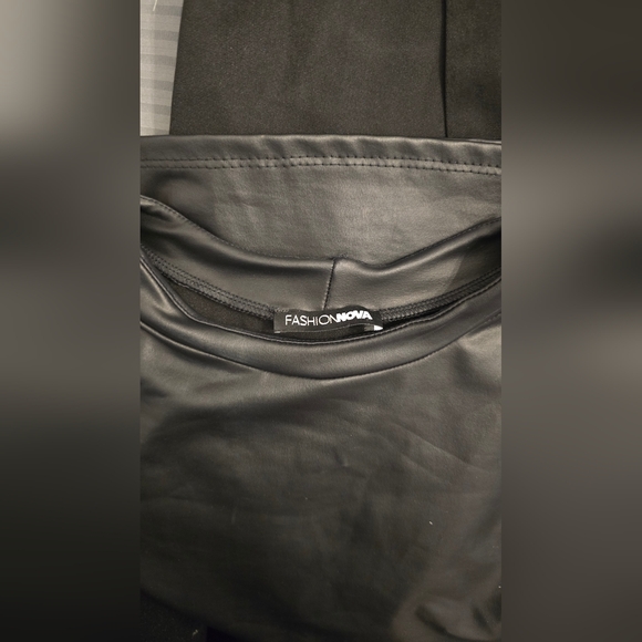 Fashion Nova Chloe Faux Leather Short Set  Black Size Medium - Picture 6 of 7